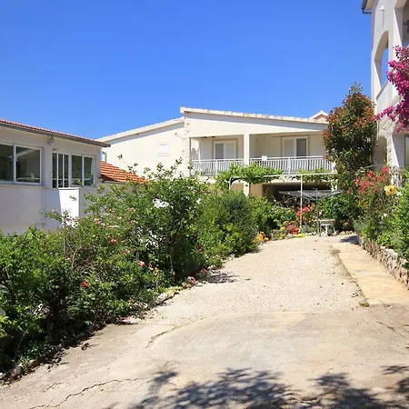 - Perna 4541e Apartamento Kuciste