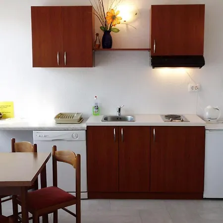 - Perna 4541e Apartamento Kuciste
